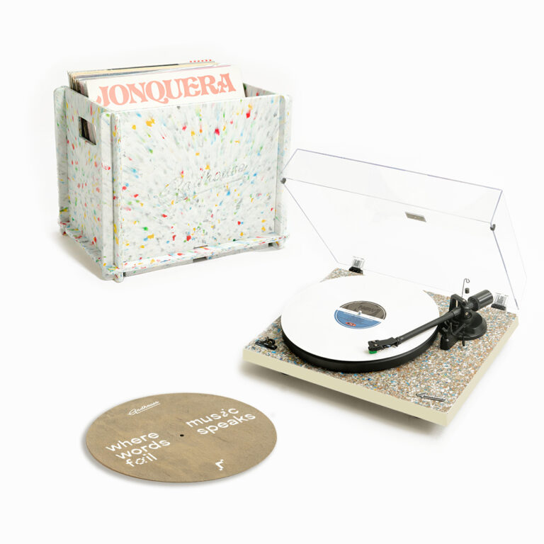 ชุดเครื่องเล่นแผ่นเสียงพร้อมอุปกรณ์เสริม REVERB TRIO FULL SET