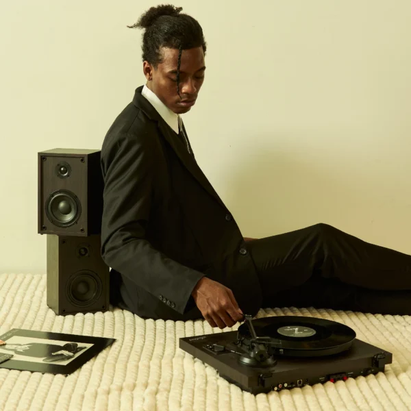 HENRY Hi-fi Turntable with Bookshelf speakers