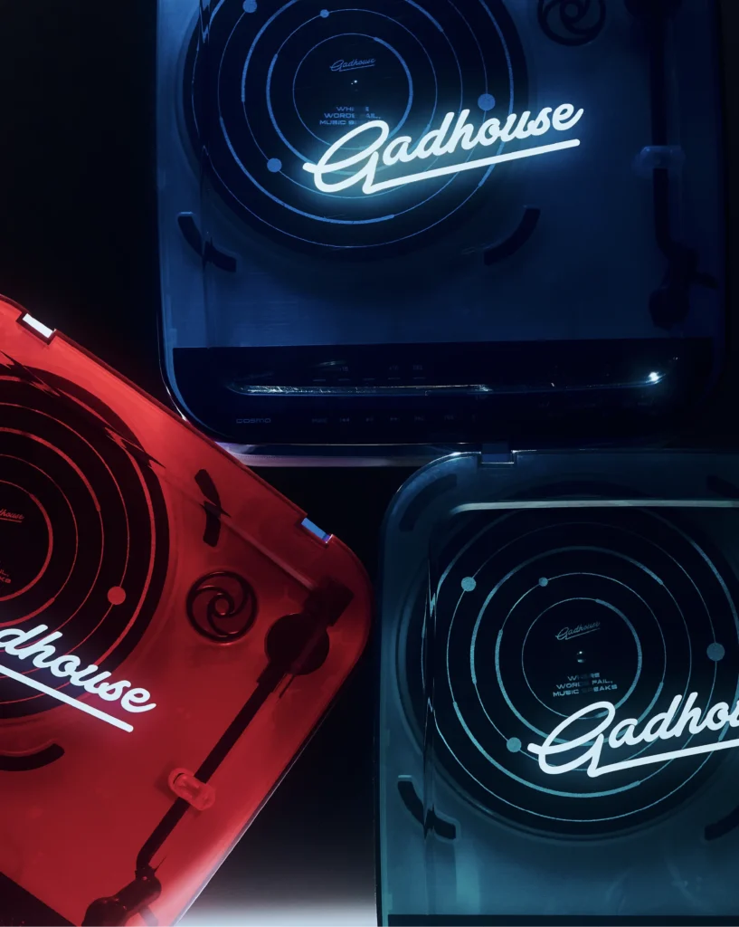 Gadhose | What Hi-Fi? | Cosmo Solar Edition | This bonkers new portable turntable has a retro iMac design & radio tuner