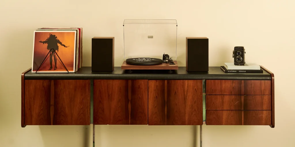 Gadhouse-Henry-Turntable-Bookshelf-Speaker.png