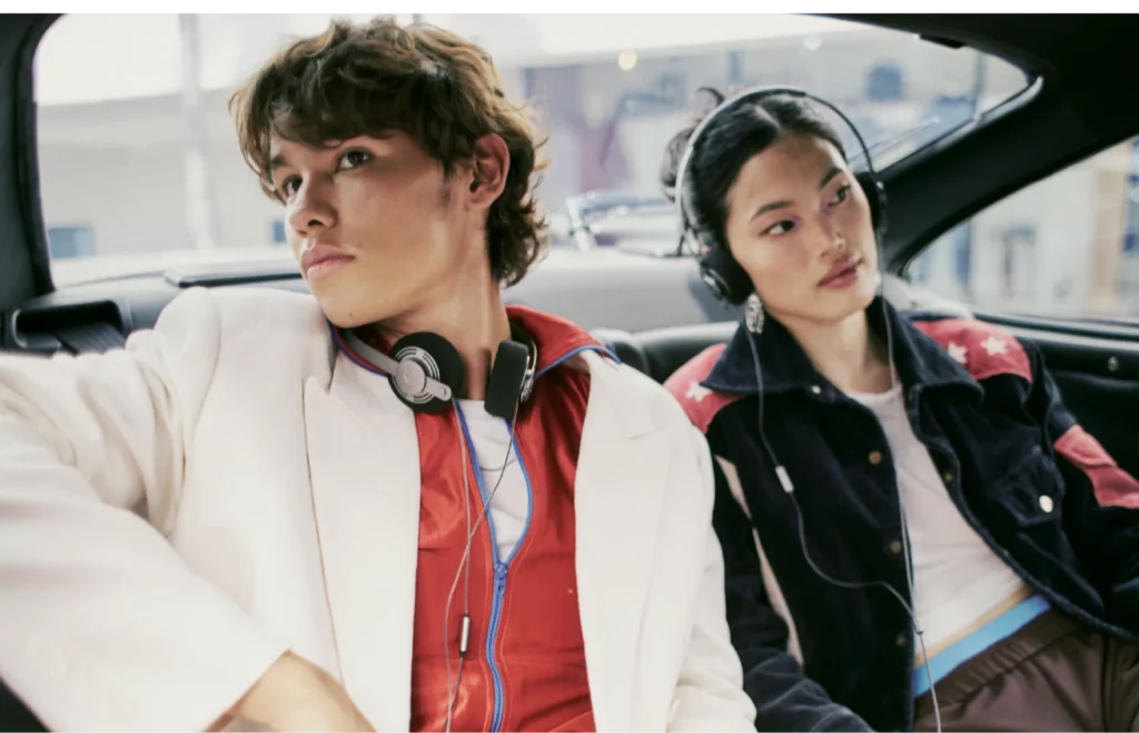 Classic ’80s looks with modern comfort, perfect for everyday wear.