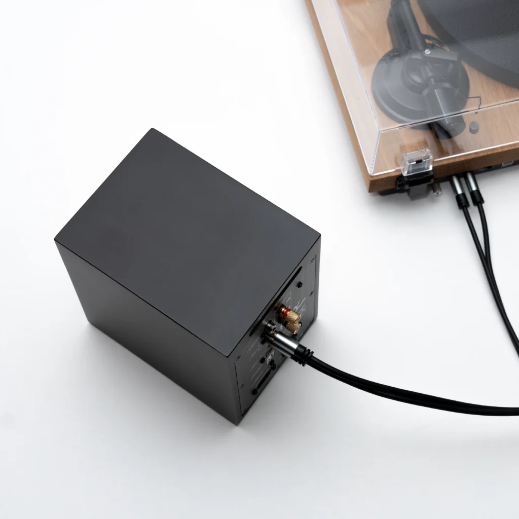 about image ROY Hi-Fi Bookshelf Speakers