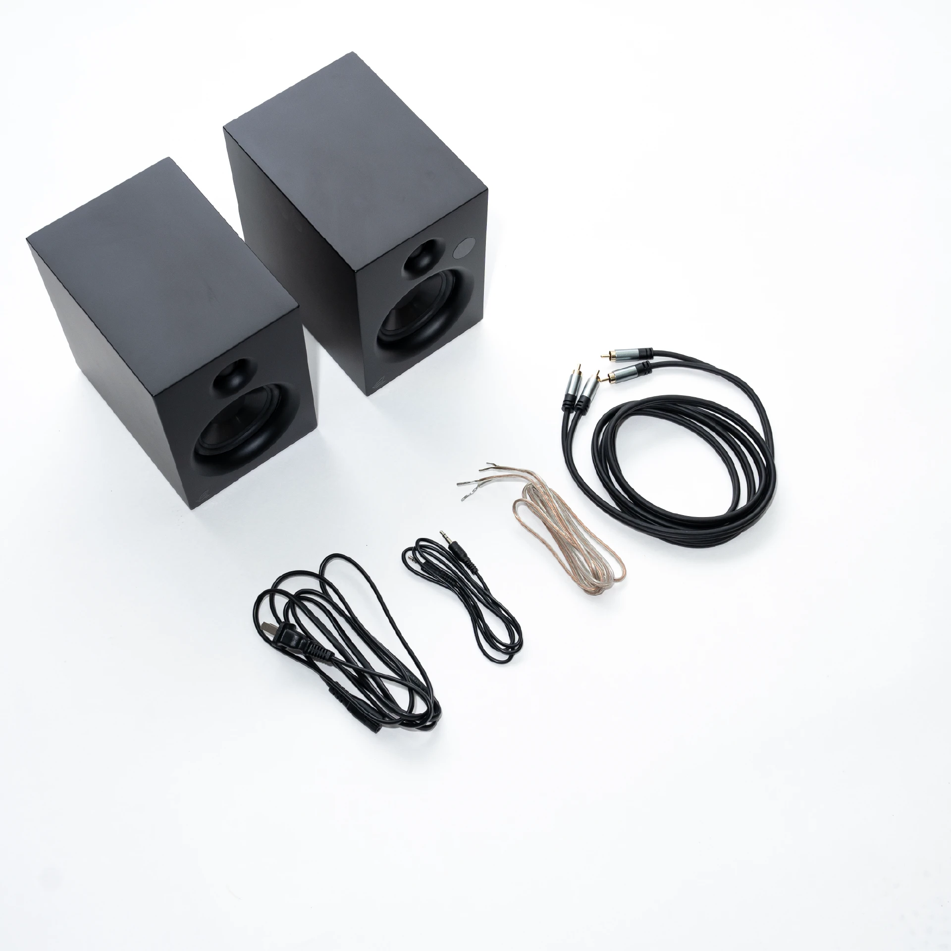 about image ROY Hi-Fi Bookshelf Speakers