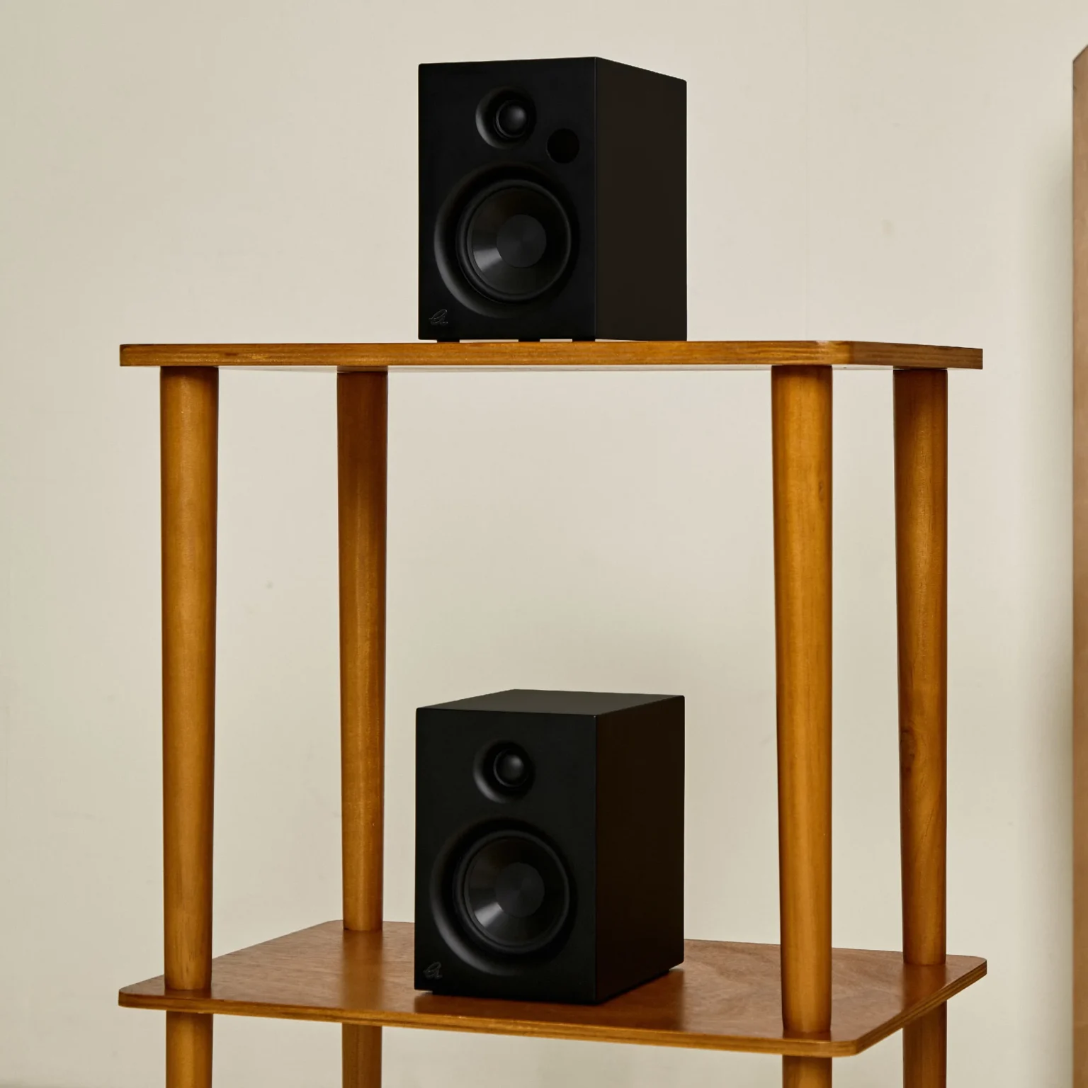 Product Image ROY Hi-Fi Bookshelf Speakers | Gadhouse